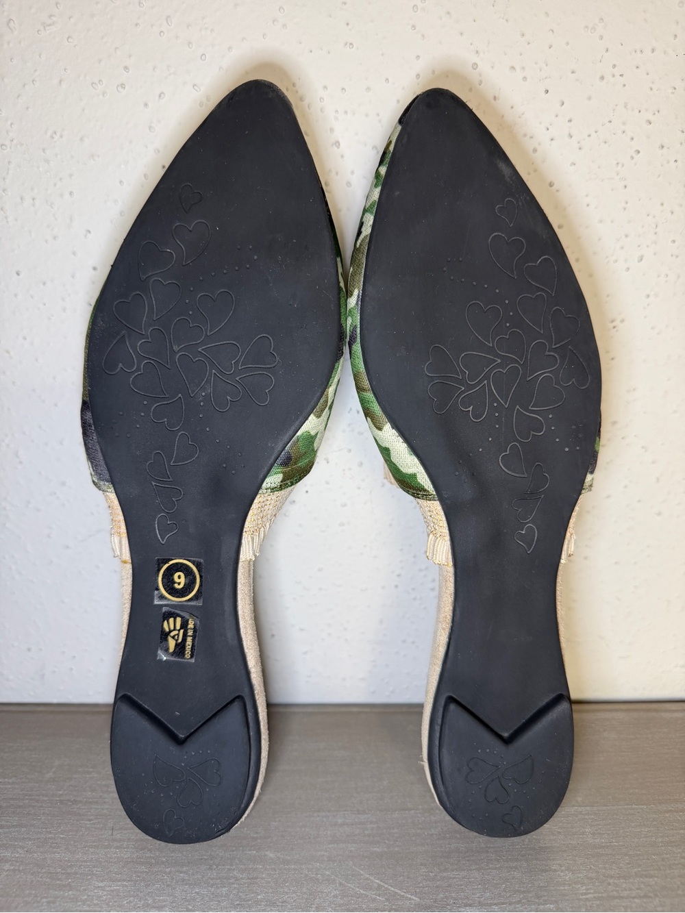 Charleston Shoe Co Blakely Camo Pointed Toe Mules Green Camouflage Flats 9 - Picture 9 of 9